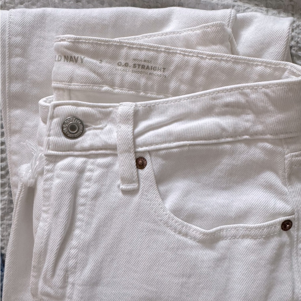 White Old Navy OG Straight Cut-Off Ankle Jean